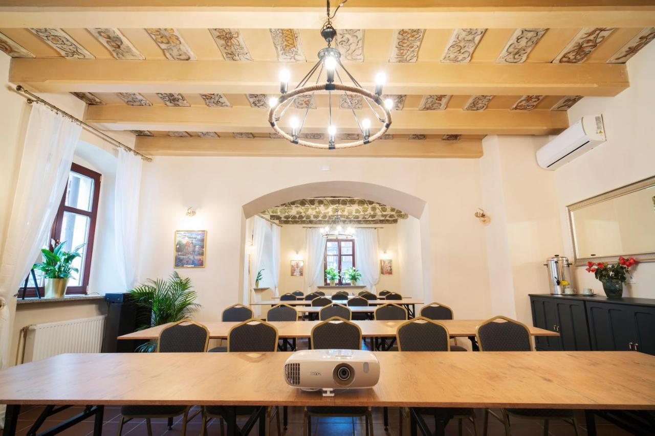 Katedralna Apart'S Legnica Eksteriør bilde